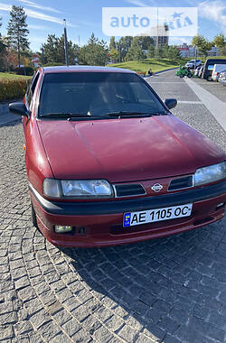 Седан Nissan Primera 1995 в Дніпрі