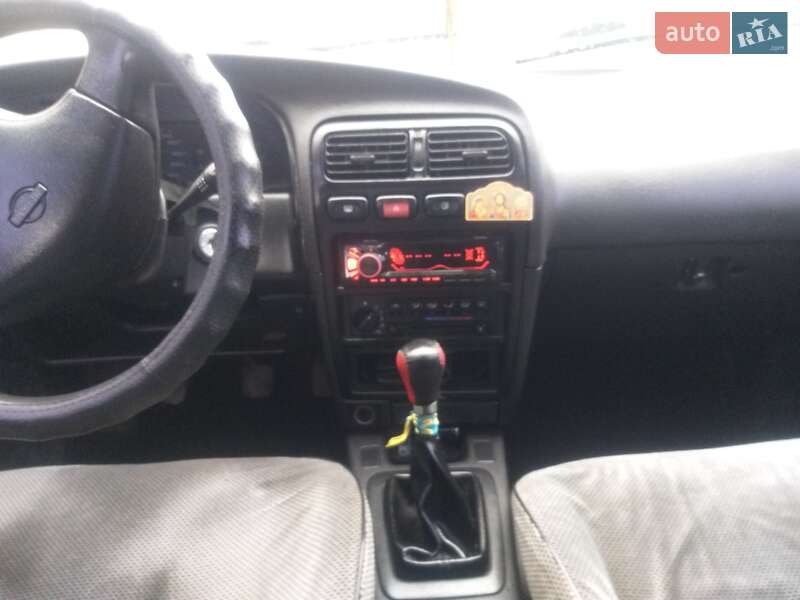 Седан Nissan Primera 1994 в Шепетівці