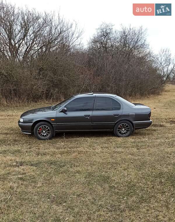 Седан Nissan Primera 1991 в Роздільній