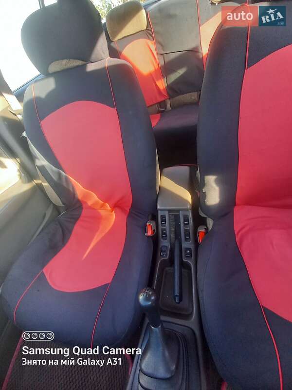 Седан Nissan Primera 1993 в Рівному