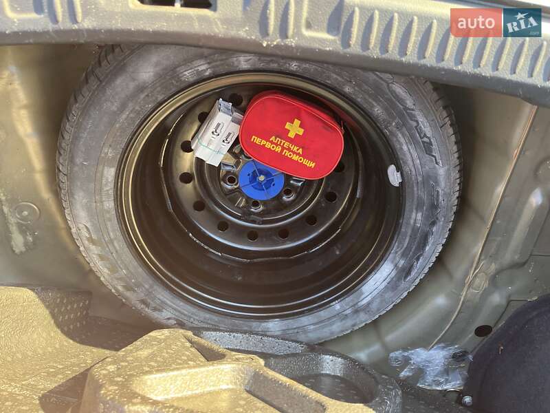 Седан Nissan Primera 2003 в Львові