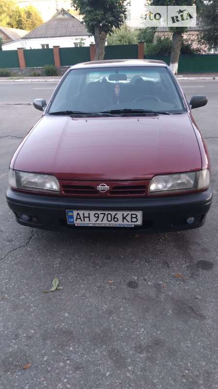 Седан Nissan Primera 1995 в Рокитному