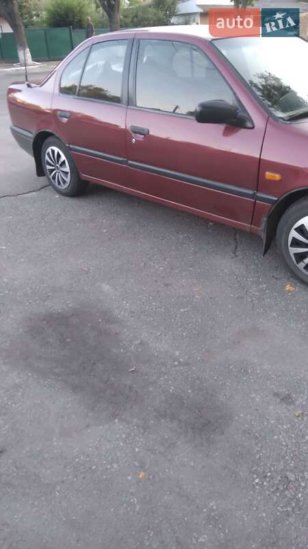 Седан Nissan Primera 1995 в Рокитному