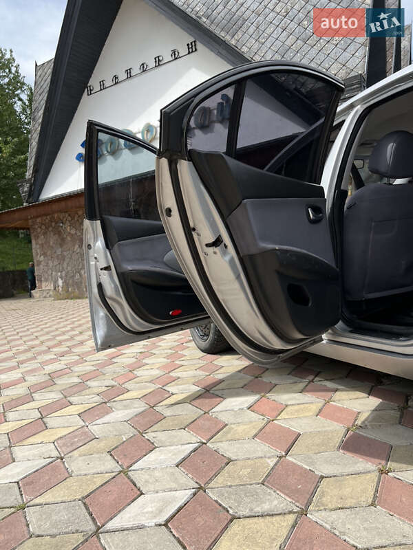 Седан Nissan Primera 2003 в Косове