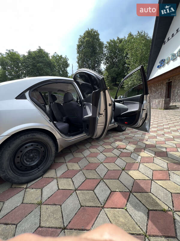 Седан Nissan Primera 2003 в Косове