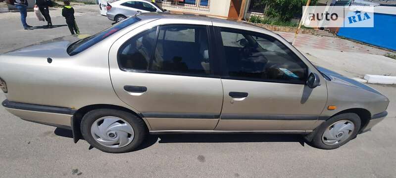 Седан Nissan Primera 1991 в Кам'янському