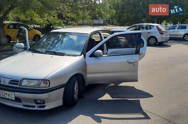 Седан Nissan Primera 1995 в Виннице