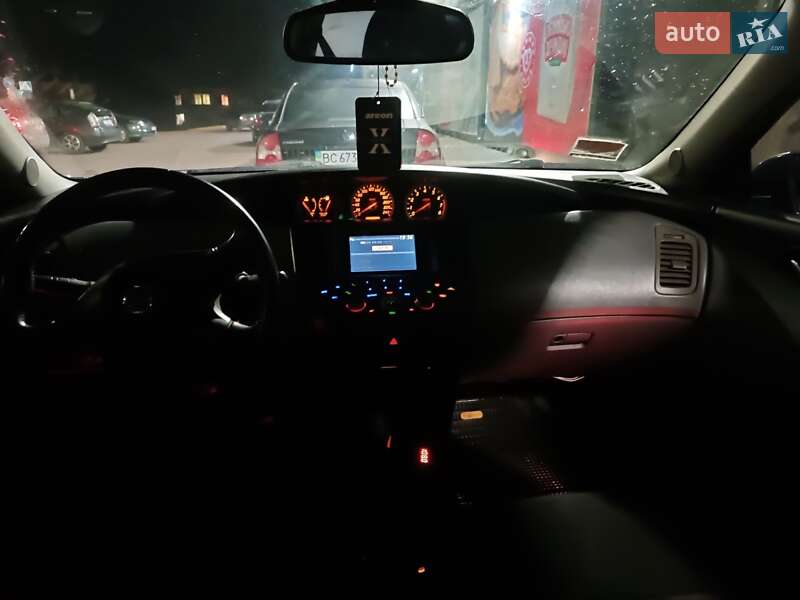 Седан Nissan Primera 2002 в Львові