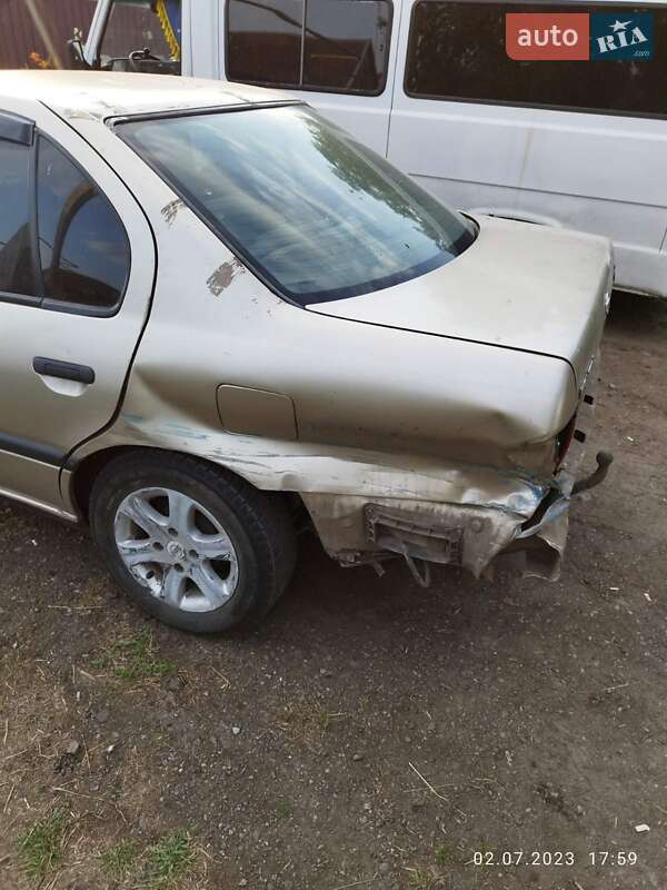 Седан Nissan Primera 1992 в Дніпрі