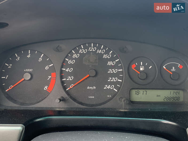 Седан Nissan Primera 2001 в Києві