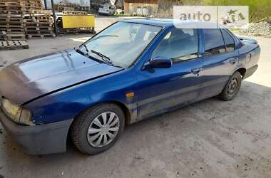 Седан Nissan Primera 1993 в Самборе