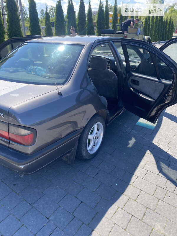 Nissan Primera 1993