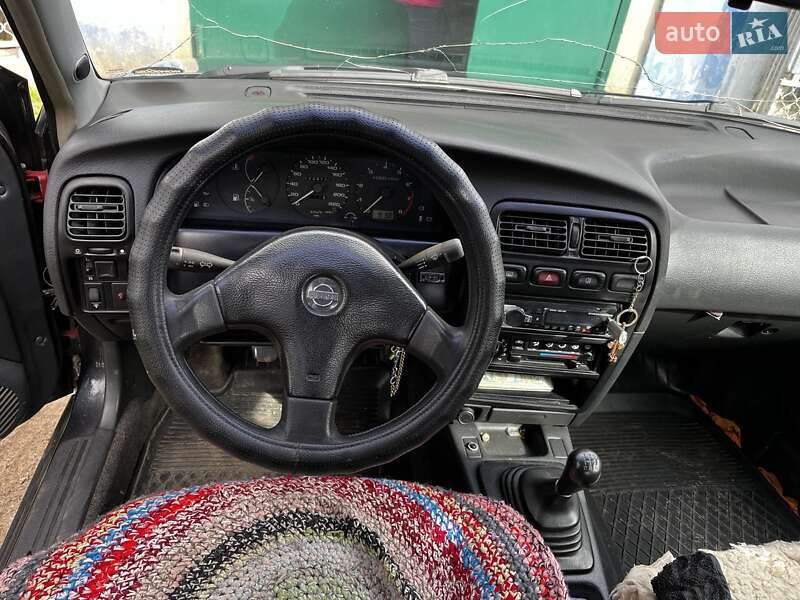 Седан Nissan Primera 1992 в Роздільній