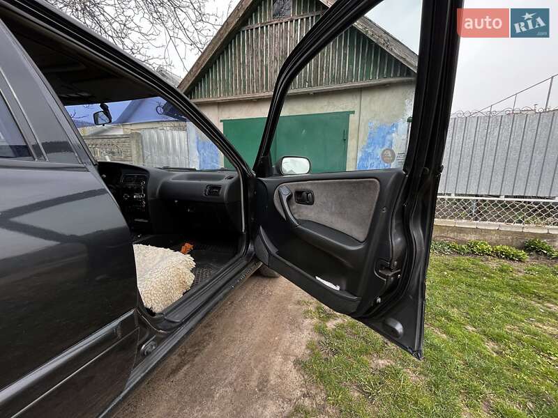 Седан Nissan Primera 1992 в Роздільній