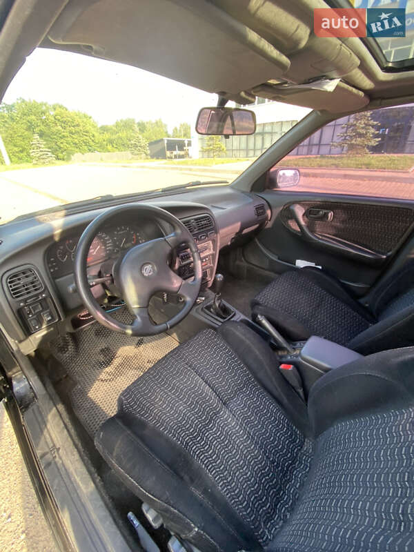 Седан Nissan Primera 1993 в Рівному