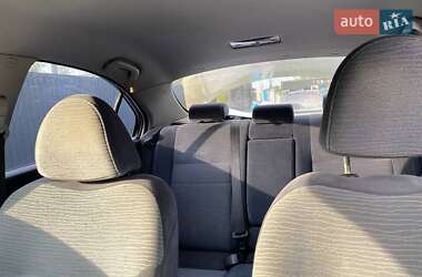 Седан Nissan Primera 2006 в Жовкві