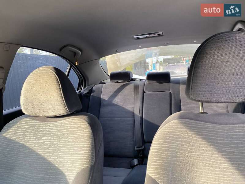 Седан Nissan Primera 2006 в Жовкве