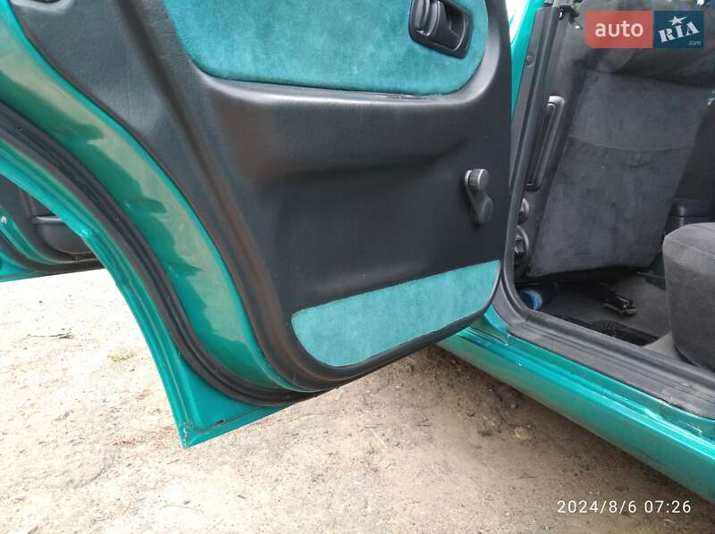 Седан Nissan Primera 1996 в Березівці