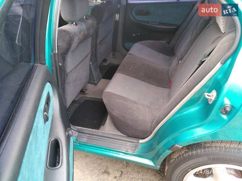 Седан Nissan Primera 1996 в Березівці