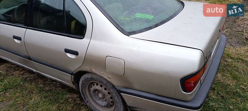 Седан Nissan Primera 1994 в Львові