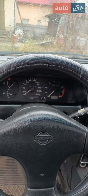 Седан Nissan Primera 1994 в Львові