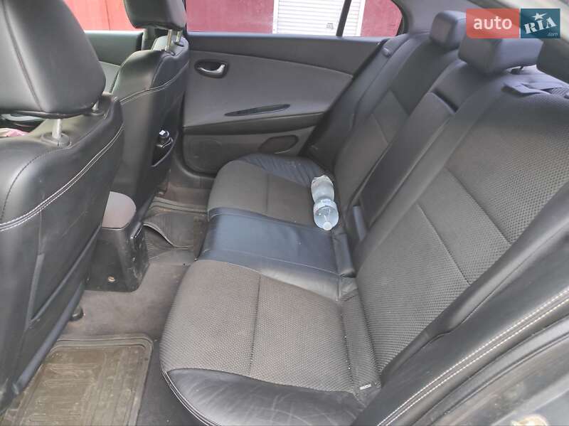 Седан Nissan Primera 2003 в Могилев-Подольске