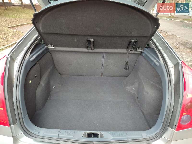 Лифтбек Nissan Primera 2005 в Николаеве