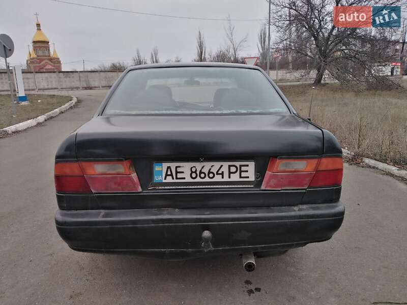 Седан Nissan Primera 1990 в Кривому Розі