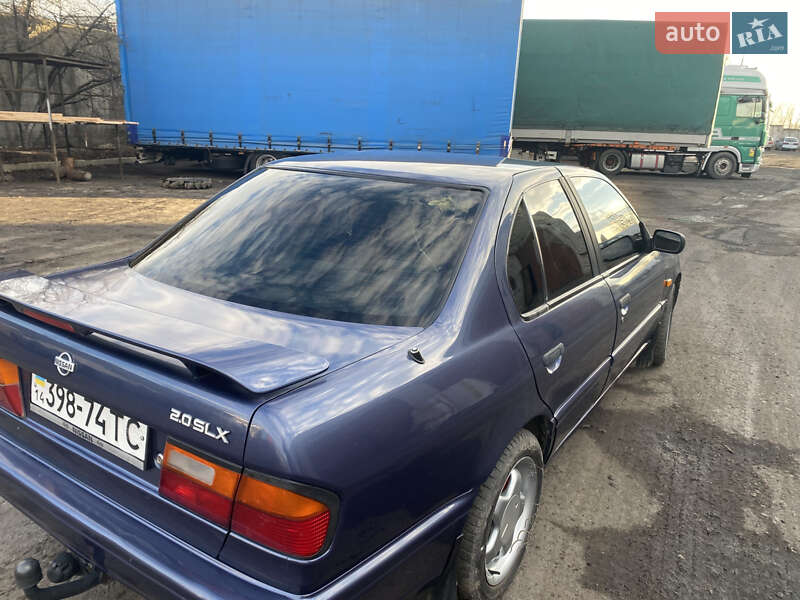 Седан Nissan Primera 1994 в Шептицькому