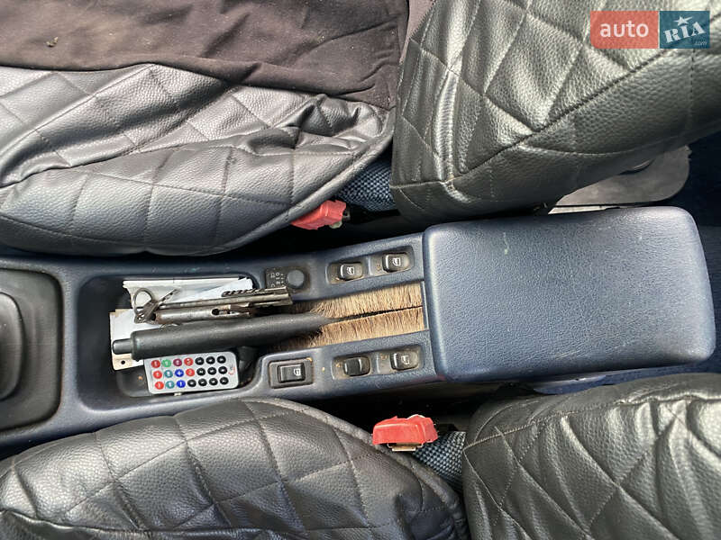 Седан Nissan Primera 1994 в Шептицькому