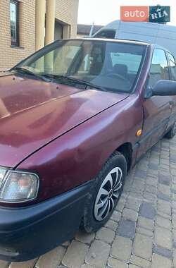 Седан Nissan Primera 1992 в 