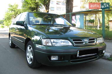 Седан Nissan Primera 1996 в Сокале