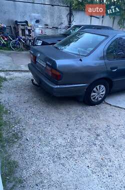 Седан Nissan Primera 1992 в 