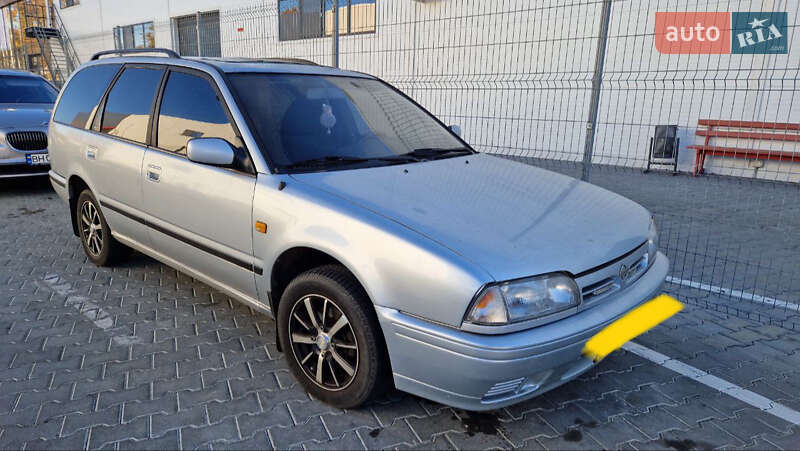 Седан Nissan Primera 1991 в Киеве