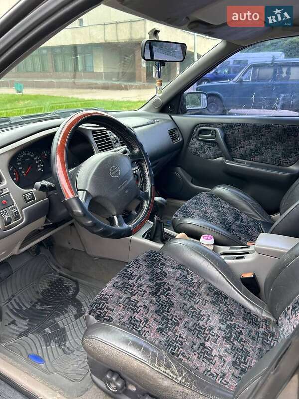 Седан Nissan Primera 2001 в Черняхове