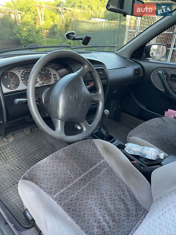Седан Nissan Primera 1996 в Львове