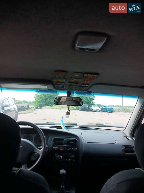 Седан Nissan Primera 1996 в Смілі