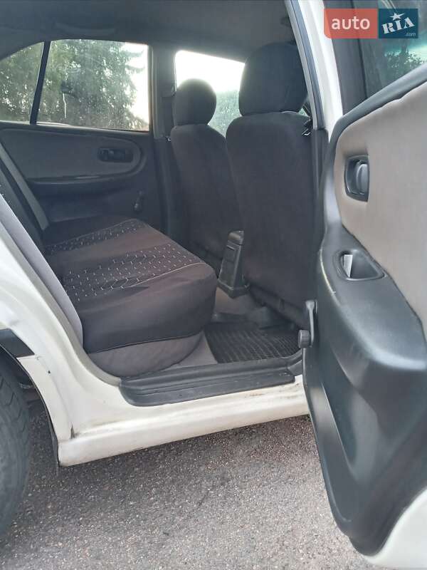 Седан Nissan Primera 1996 в Смілі