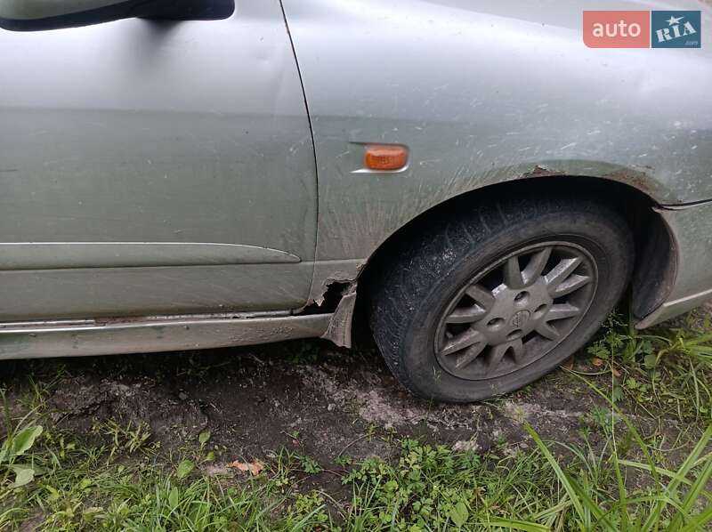Седан Nissan Primera 2001 в Львові