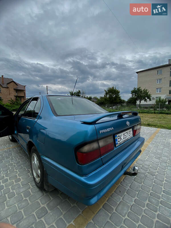 Седан Nissan Primera 1996 в Радивиліві