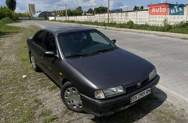 Седан Nissan Primera 1993 в Хмельницком