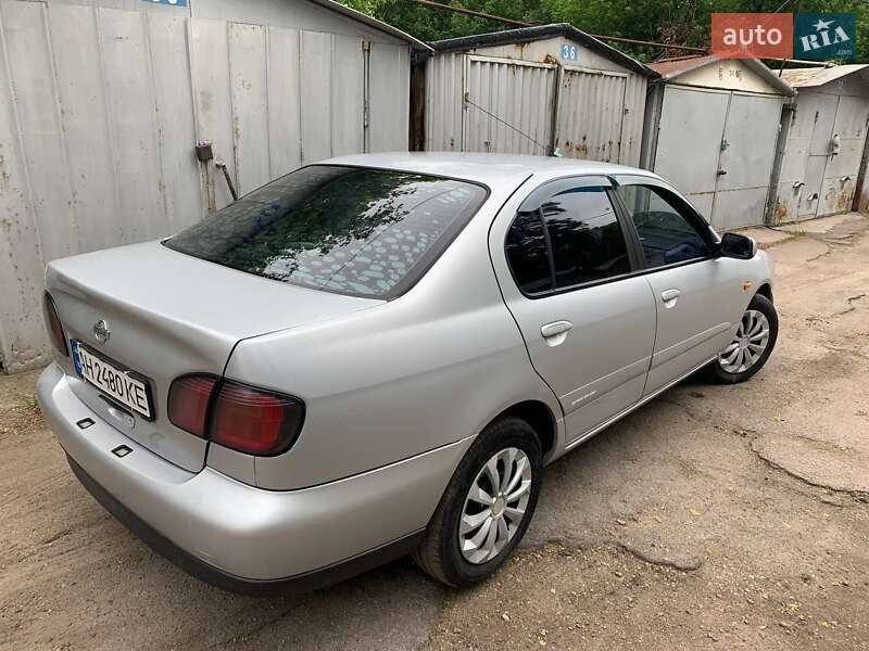 Седан Nissan Primera 2001 в Черкасах