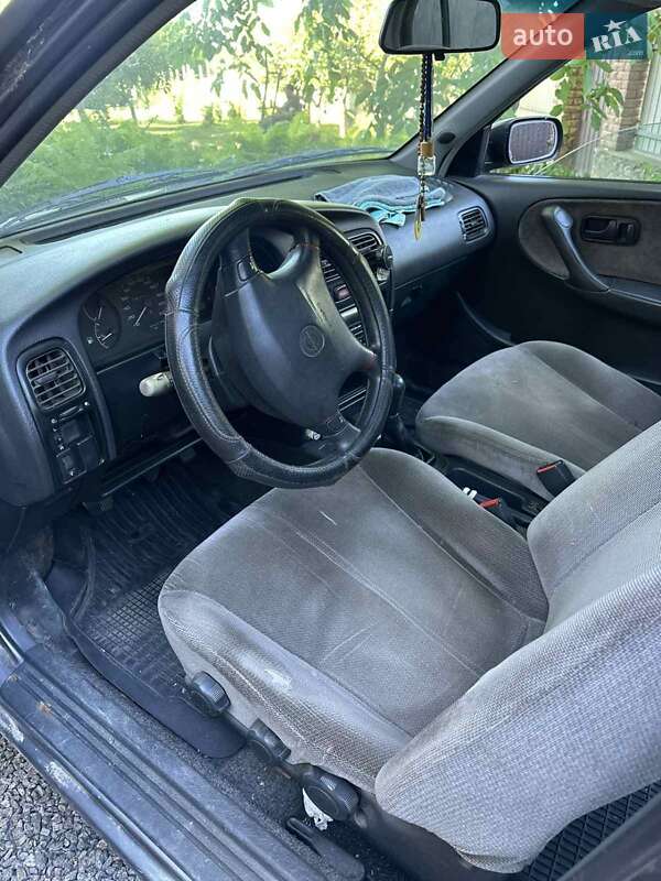 Хэтчбек Nissan Primera 1994 в Черновцах