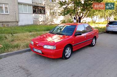 Седан Nissan Primera 1993 в Луцке