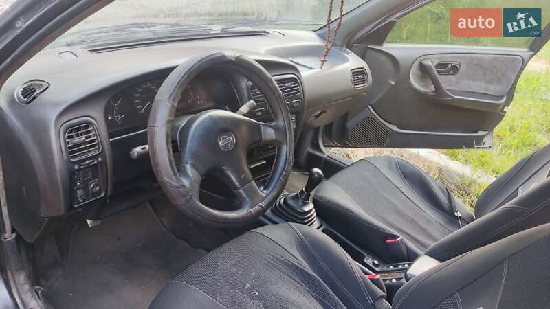 Седан Nissan Primera 1994 в Хмельницькому