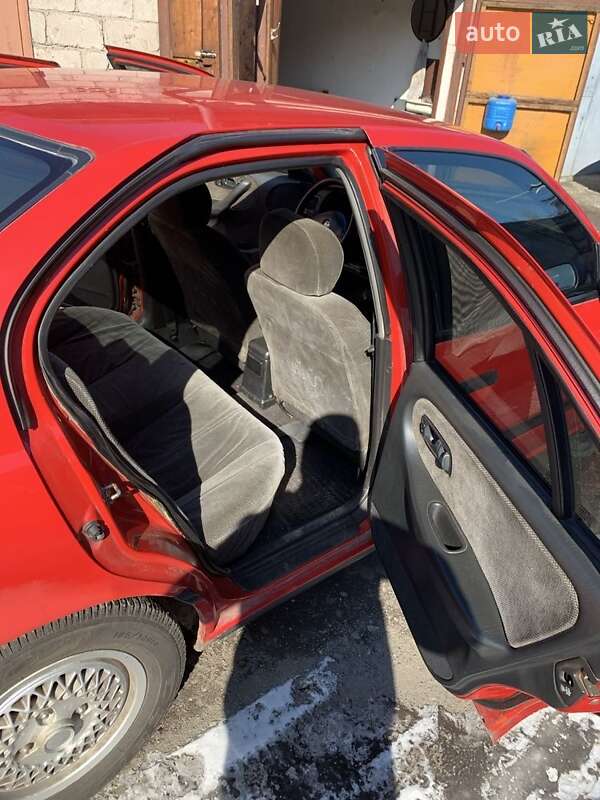 Седан Nissan Primera 1990 в Кривом Роге