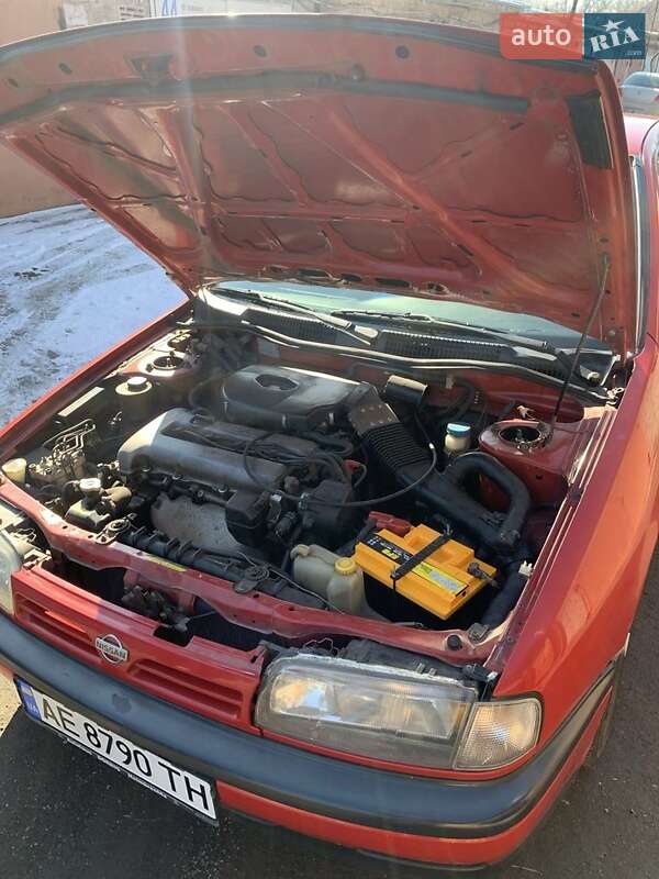 Седан Nissan Primera 1990 в Кривом Роге
