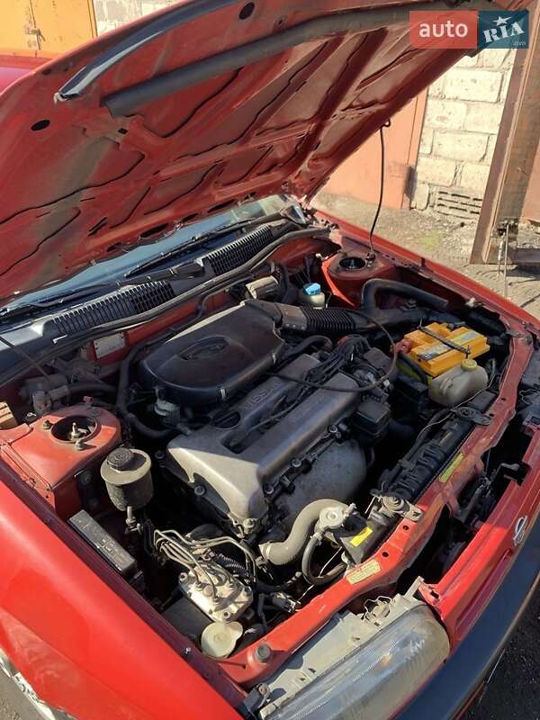 Седан Nissan Primera 1990 в Кривом Роге