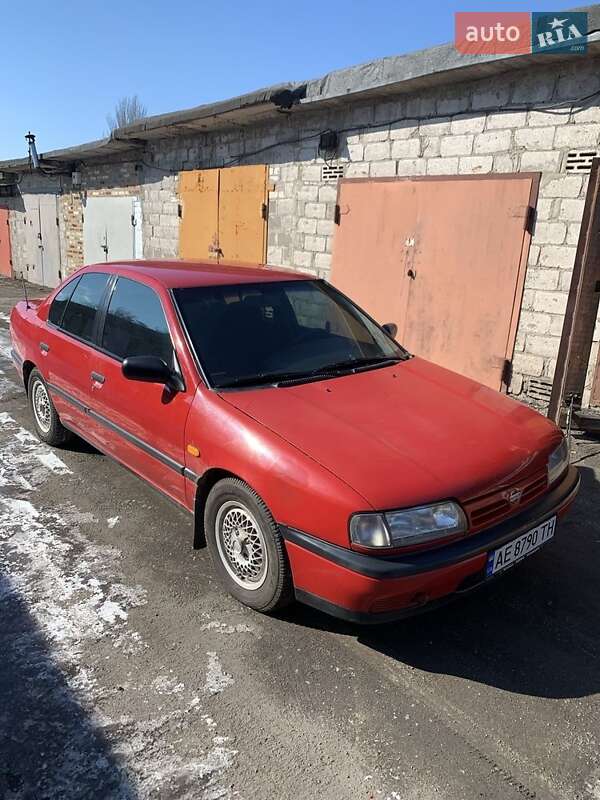 Седан Nissan Primera 1990 в Кривом Роге