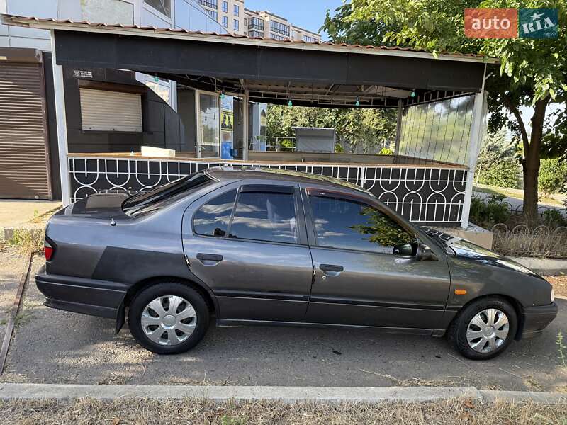 Седан Nissan Primera 1995 в Чорноморську